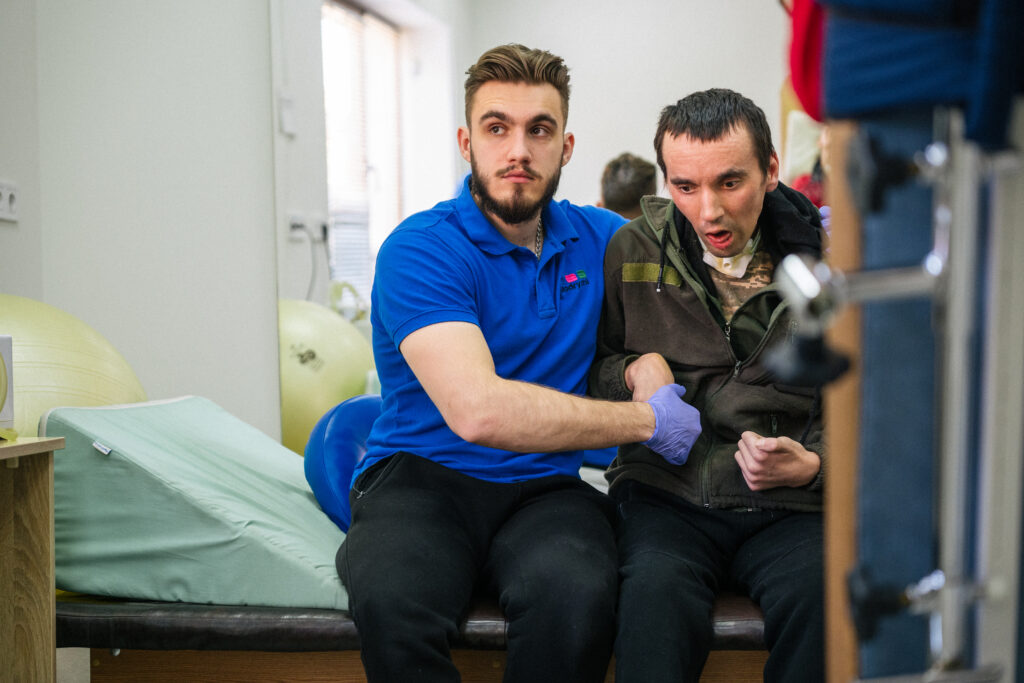 Заняття з фізичним терапевтом